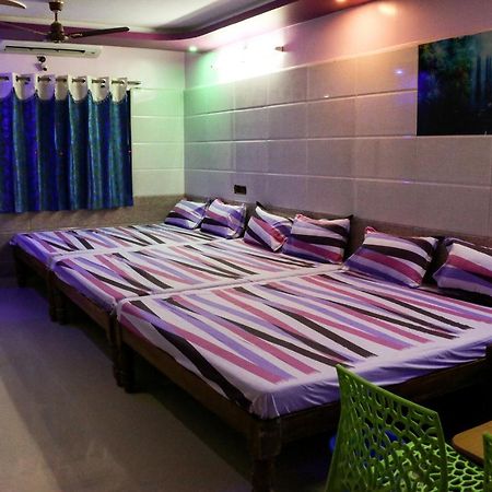 Sri Priya Lodge Dharmapuri 外观 照片
